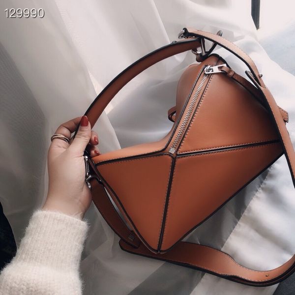 

дизайнер женская сумка новое прибытие сумки плеча кожи высокого качества материал креста тела сумка два цвета размер 24 * 15 * 10 см yf20192