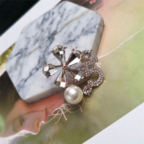 

shiny number 5 pearl brooch pin jewelry for women flower bridal crown crystal rhinestone brooch lapel pins jewelry wholesale, Gray