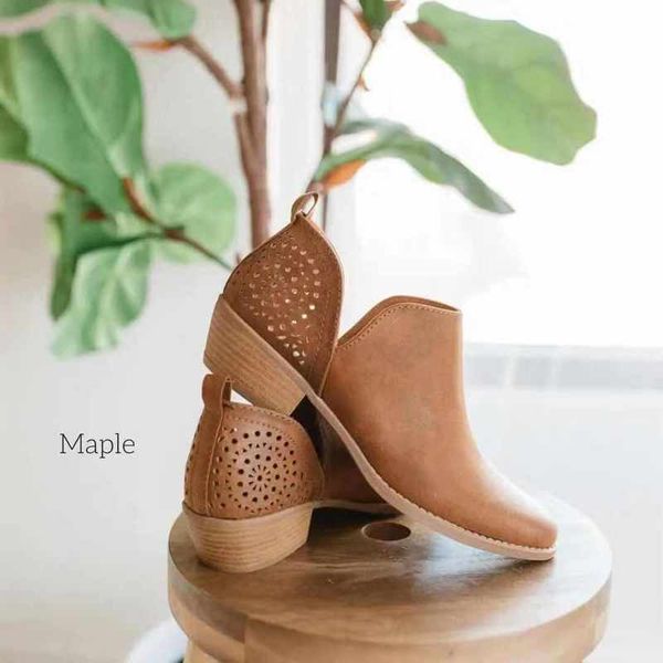 

women's shoes short perforated cutout chunky block stacked heels ankle female ladies summer shoes plus size zapatos de mujer pu, Black