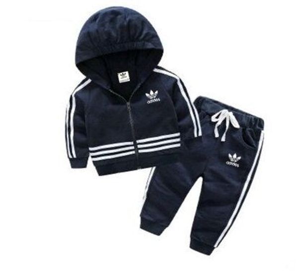 

Baby boy девушка в полоску спорта на открытом воздухе весной и осенью пальто детская