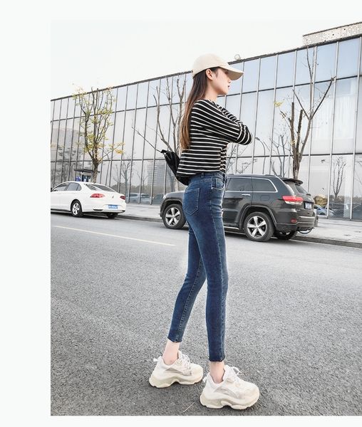 

dark blue light color temperament pants