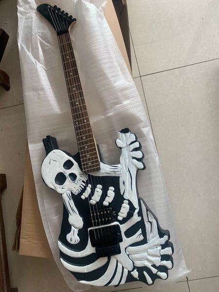 Seltene, in China hergestellte Skull N Bones Mr Scary E-Gitarre Johnny, Black Hardware Guitars