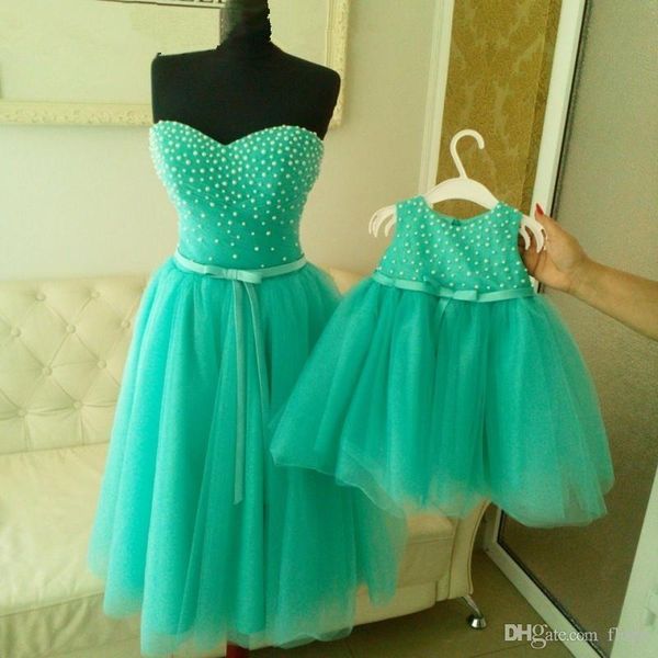 2019 Sexy Lunghezza del tè Madre Figlia Abiti da festa di promenade Sweetheart Perle Pieghettato Tulle Flower Girls Dress for Pageant Nuovo arrivo C2