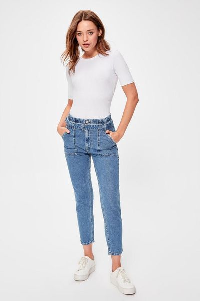

trendyol blue arched beli shirred high waist mom jeans twoaw20je0155
