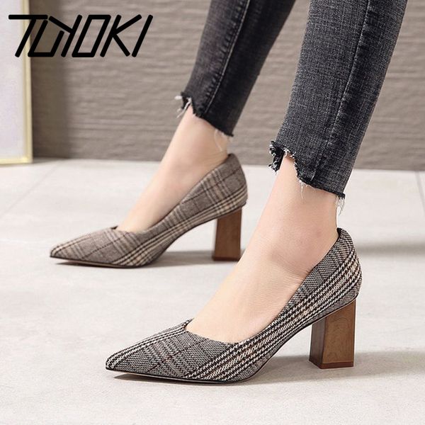 

tuyoki women pumps autumn winter keep warm shoes women low heels fashion fringes add fur round toe office shoes size 35-39, Black
