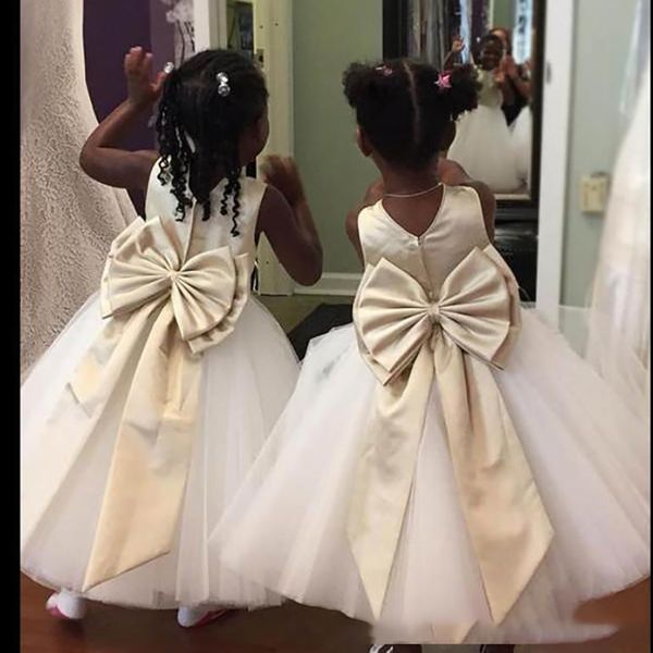 Africanos A Linha Flor Meninas Vestidos com Big Bow O Neck mangas Top de cetim festa de casamento com Tulle Meninas baratos Pageant Vestidos 2020