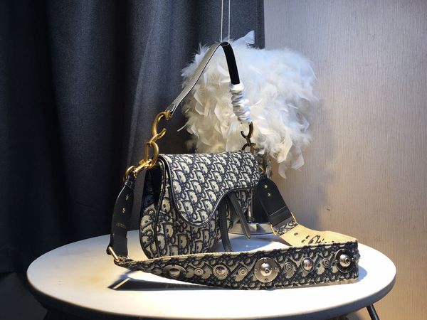 

TOP Италия Сумка DIOR Saddle Bag косых косых Homme X Kaws Ким Джонс Мужчины Женщина Мода Дизайн Повседневного High Top скейтборд