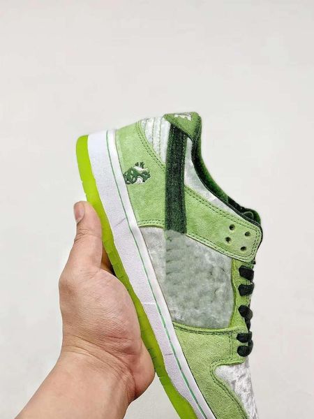 

36-45 2020 new strangelove x sb dunk low pro green chaussures running shoes women mens designer sport trainers sneakers ct2552-700