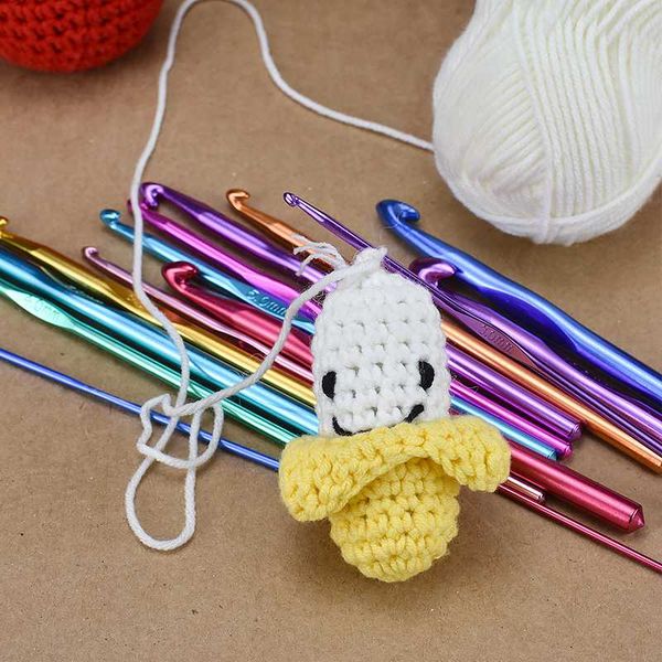 

2-10mm weave shoes metal crochet hooks with soft plastic handle sewing accessories aluminium sewing needles hooks, Black