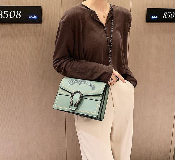 

2019 new fashion embroidery chain small square wrap spin packageaaa17