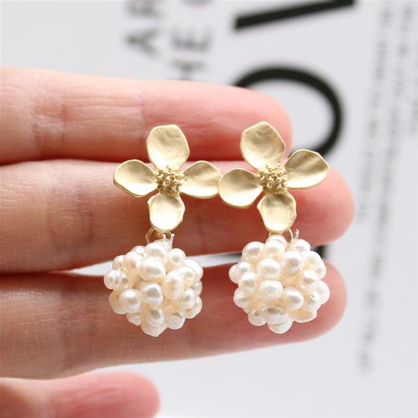 

2019 fashion jewelry gold metallic flower earrings hand-woven round freshwater pearl earrings for gift for women, Silver