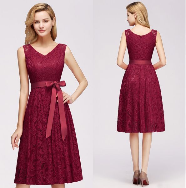 Volle Spitze, kurze Cocktail-Designer-Anlasskleider, rotes Burgunder-Weihnachtspartykleid, ärmellos, knielang, formelle Abendgarderobe CPS1147