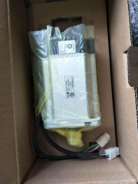 

new and original servo motor mhmd082p1v