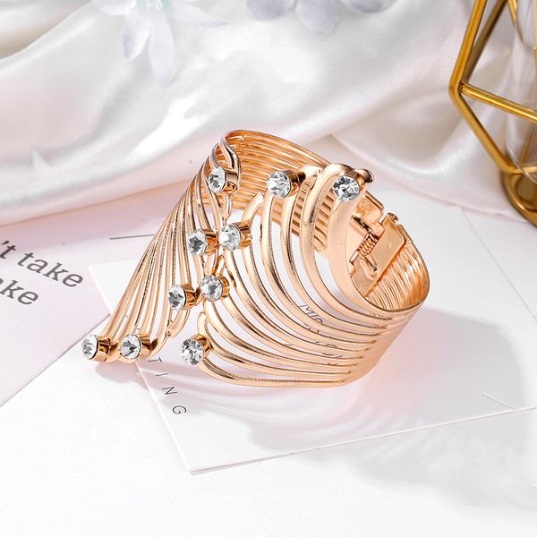 Braccialetto di ala graziosa per le donne Chic Charm Gioielli Gold Color Wrap Braccialetti Accessori per la moda Alega Bracciale da polsino
