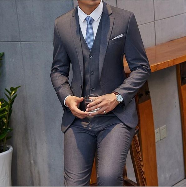 Alta Qualidade Um Botão Cinza Escuro Smoking Do Noivo Homens Lapela Notch Lapela Ternos de Casamento / Baile / Jantar Melhor Homem Blazer (Jacket + Pants + colete + Gravata) W415