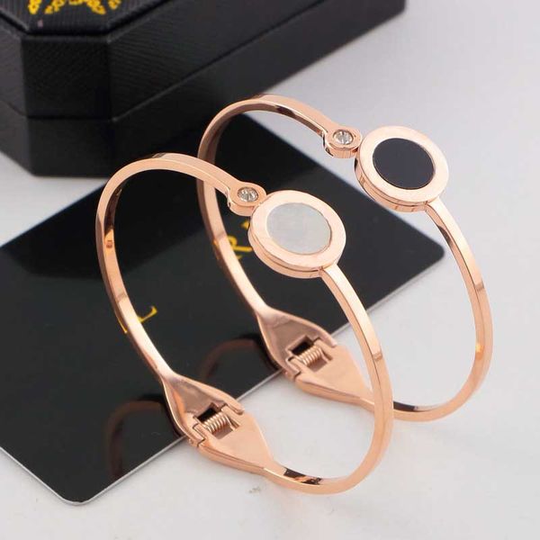 

fahion big bvl brand bangle for love women factory wholesale shell round cake 18k gold plated sell jewelry can carving logo, Black