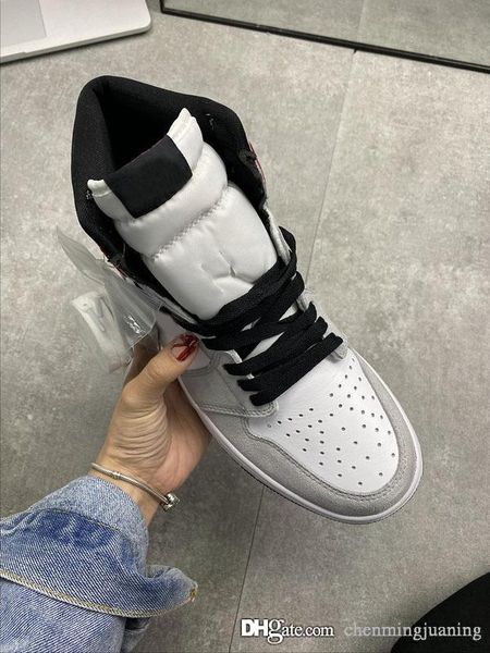 

est air aauthentic 1 high og retro white black light smoke grey men basketball shoes 555088-126 varsity red man sports sneakers with box