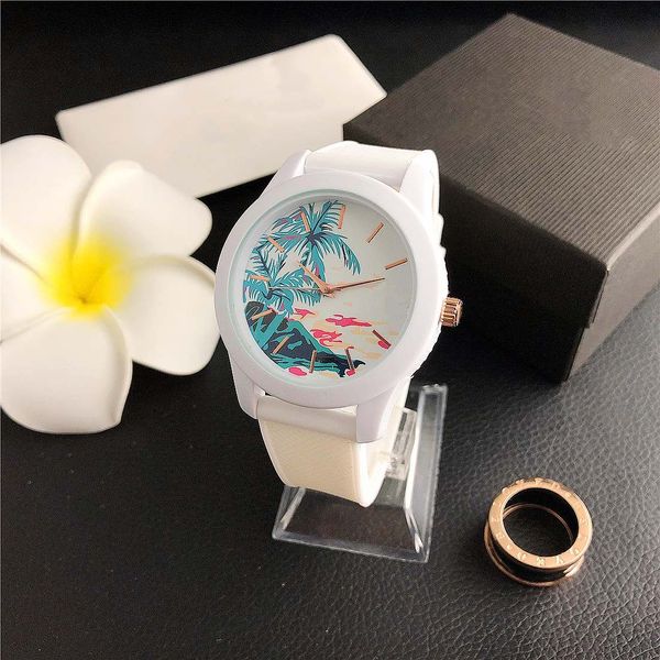 

2019 new luxury lady quartz watch wholesale simple popular fashion wild personality watch, Slivery;brown