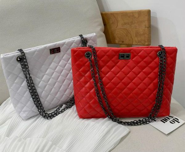 

Designer Shoulder Bag Decoration Lock Diamond Shape Female Bag 2020 New Chain Large Capacity Bag H