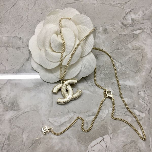 

Luxury gold liver women de igner necklace letter party wedding necklace for women necklace pendant for women gift