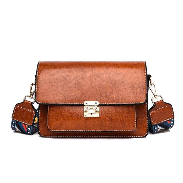 

yilian's new one-shoulder bag is a retro, high-volume women's bag