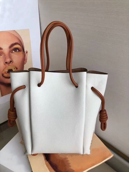 

New tyle fa hionable atmo phere handbag leather large capacity fir t layer cowhide white lady bag belt type