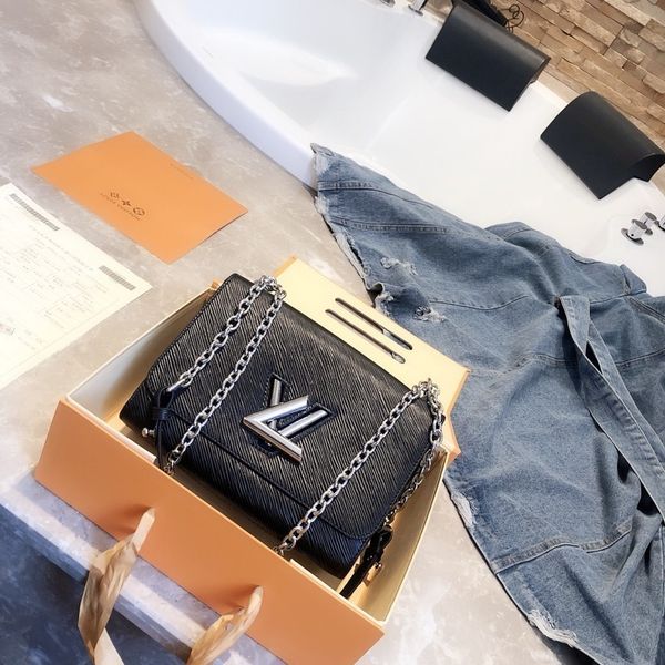 

2019 new li ting favorite element women houlder handbag fa hion impeccable corrugated bottomin