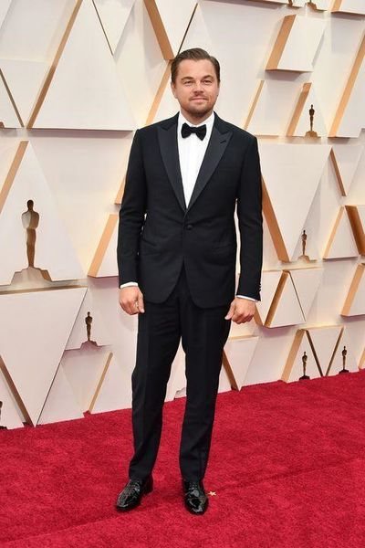 Leonardo DiCaprio 2020 Oscar Erkek Smokin Suits Yakışıklı Erkek Komple Tasarımcı Smokin / Damat Bussiness Erkekler Suits ayarlar (ceket + pantolon + Bow)