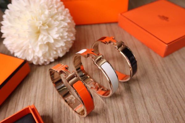 

luxury ornate enamel h bracelet, gold-plated gold leather 18k lasting color retention, high-end designer female fashion bracelet, Golden;silver