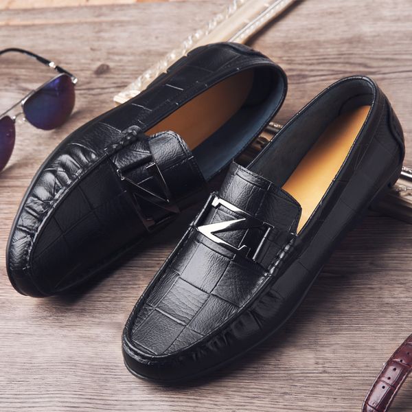 

2019 new men's british casual shoes footwear genuine leather men shoes loafers breathable slip on black driving lazy
