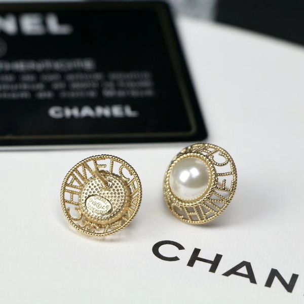 

Luxury copper 18k gold plated v hape alphabet letter brand charm drop earring for women famou jewelry