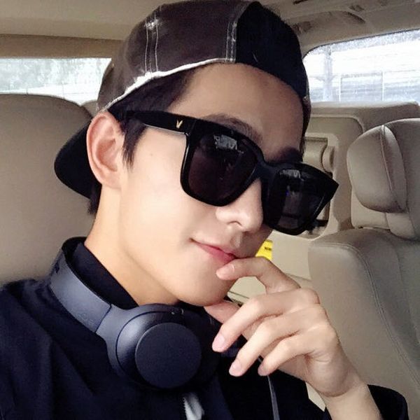 

отправить очки сумка + ткань + зеркало] ян ян солнцезащитные очки с личностными цветной пленки тонкие лица солнцезащитные очки мужчин и жен, White;black