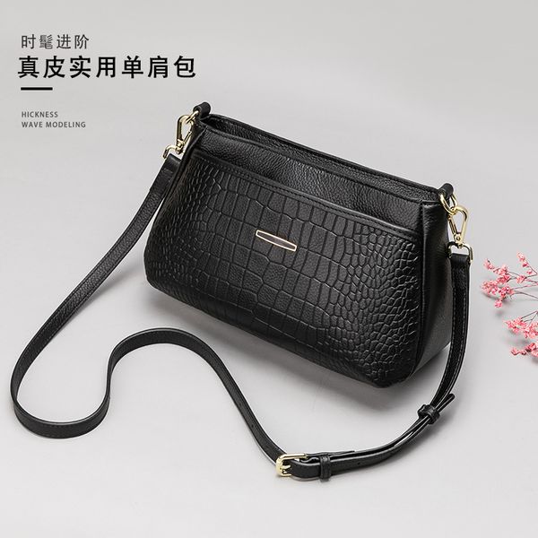 

2020 new handbag messenger bag temperament middle aged mom single shoulder bag lady