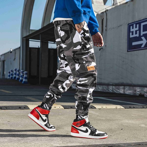 

japanese streetwear camo cargo pants men 2020 overalls mens embroidery sweatpants male hip hop harem pants joogers 3xl, Black