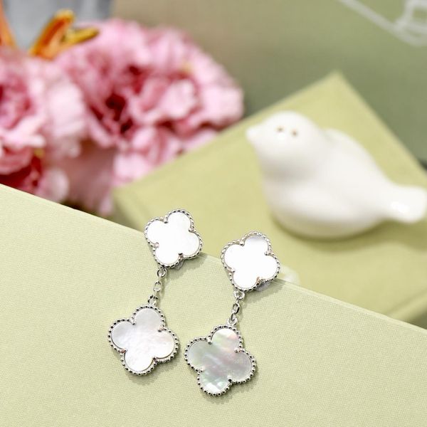 

2020 sell vae2 v letter new aarrival fine earrings for women birthday gift ing, White