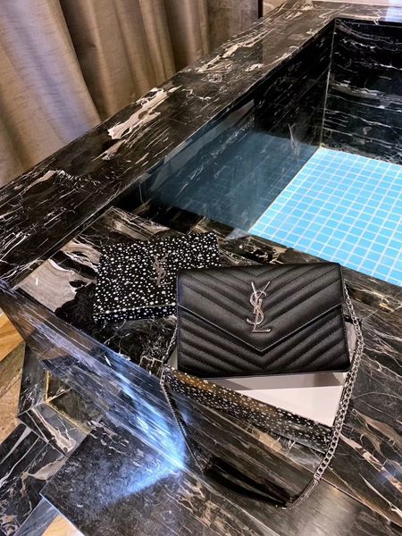 

Высокое качество черная тисненая кожа женская сумка почетные сумки на ремне сумки через плечо сумка