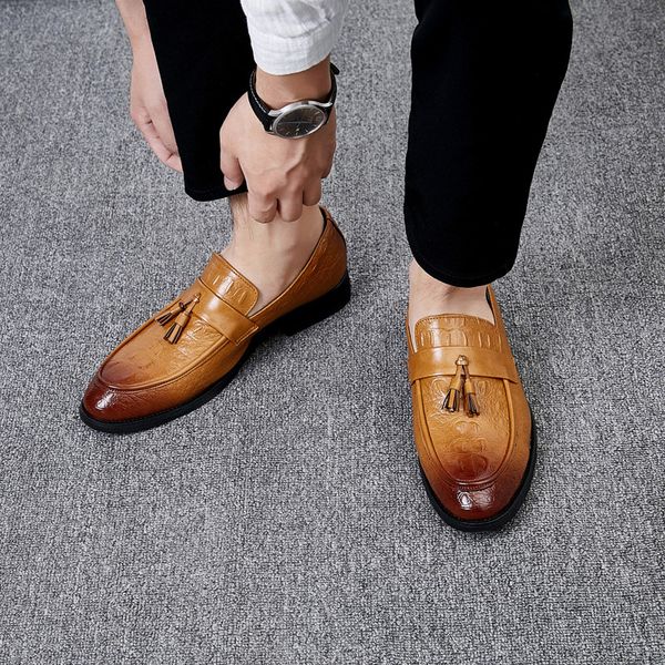 Zapatos de marea de otoño, nuevos zapatos transfronterizos de gran tamaño para hombres, versión coreana del patrón de cocodrilo británico de pies