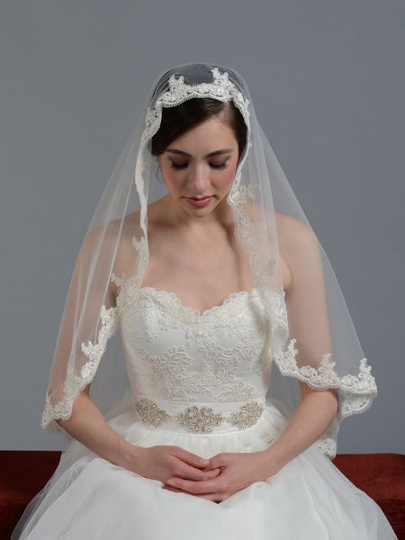 

2019 wholesale charming short lace edge bridal wedding veils one layer 1 meter ivory lace bridal veil wedding veils on sale, Black
