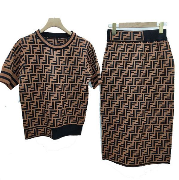 

мода 2019 новый горячий источник Hign-End оптом взлетно-посадочной полосы Occident с круглым вырезом с короткими рукавами печати письмо эластичный пояс юбка костюм