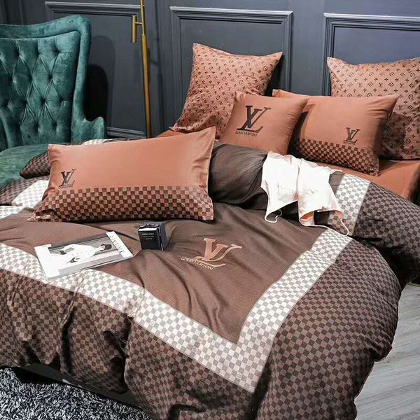 

brand design letter print bedding set spring flanneled bedding set 4pcs fashion cotton cover sets bedsheet home textile bedding supplies