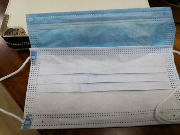 

одноразовый пакет dhl масок для детей и взрослых с тремя слоями защиты в течение 24 часов для доставки 20 000 штук пятна