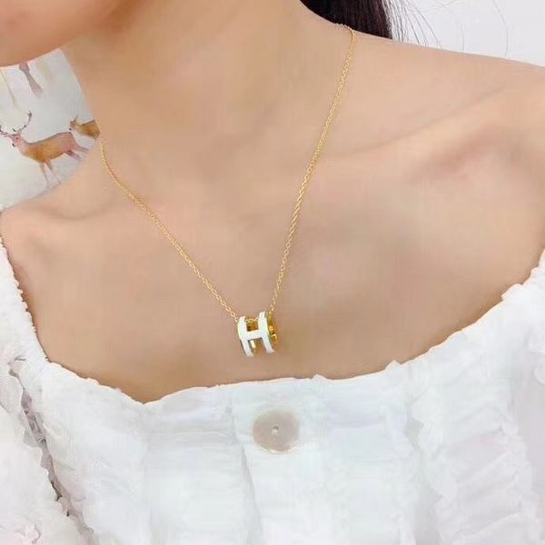 

2020 женская 18k розовое золото алфавит подвеска титана стали штраф ожерелье мода классический уникальный дизайн аксессуаров оптовой продажи, Silver