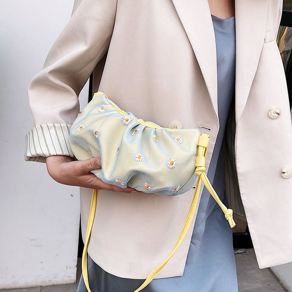 

2020 new women's shoulder bag women's bag korean lace little daisy casual fresh fashion messenger