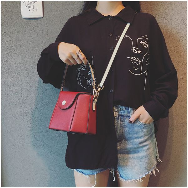

bucket bag woman 2020 new simple hand-held stiletto bag