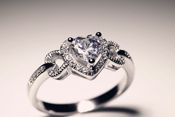 

women's classic heart-shaped silver white gold plated european and american brands transparent zircon hollow out marriage engagement ri, Golden;silver