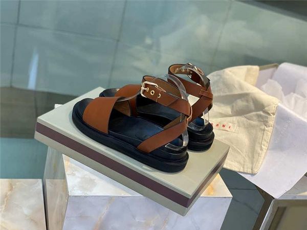 

2020 new women sandals macaron leather beach shoes luxury designer shoes contrast buttoned flat golden comfortable roman shoes lll, Black