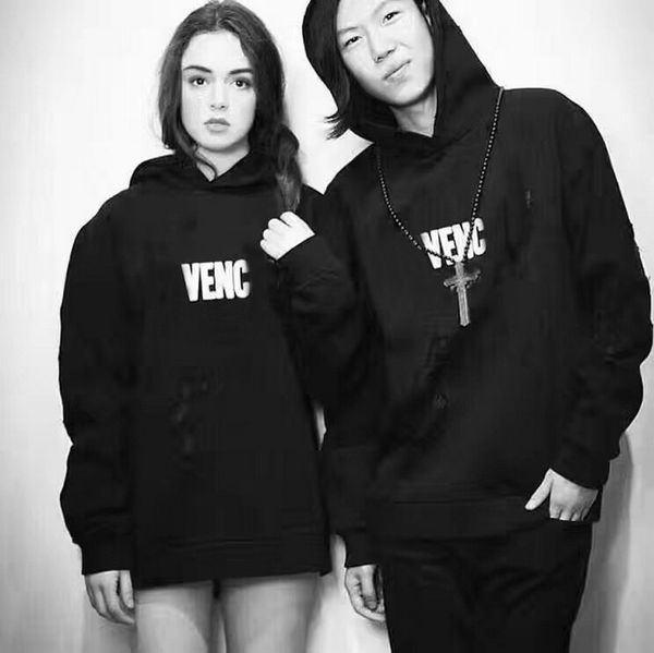 

good quality 17fw famous brand hoodies holes men women red black couple coats fashion hip hop sweatshirts