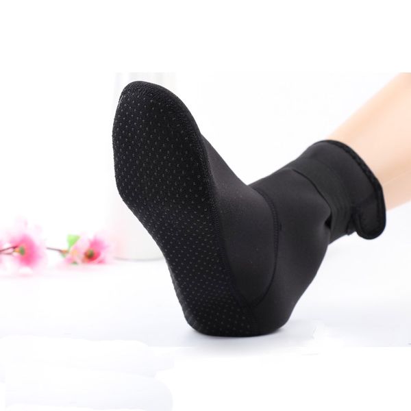 

1 pair neoprene diving socks swimming seaside scuba socks wetsuit prevent scratches warming snorkeling socks beach boots