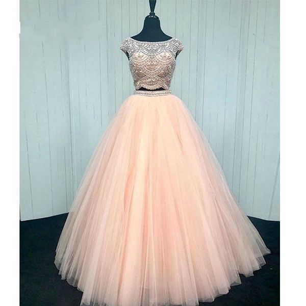 Blush Rosa Prom Doce 16 Vestidos 2019 Vestido De Baile Barato 2 Peça Bateau Manga Curta Beading Cristal Tule Drapeado Quinceanera À Noite