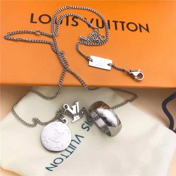 

Pari luxury de igner jewelry women necklace titanium teel monogram ring pendant round engraved necklace men chain with box gift